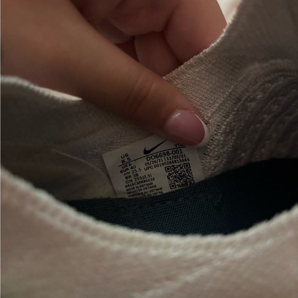 Nike women’s Phantom slip on shoes - Picture 6 of 6